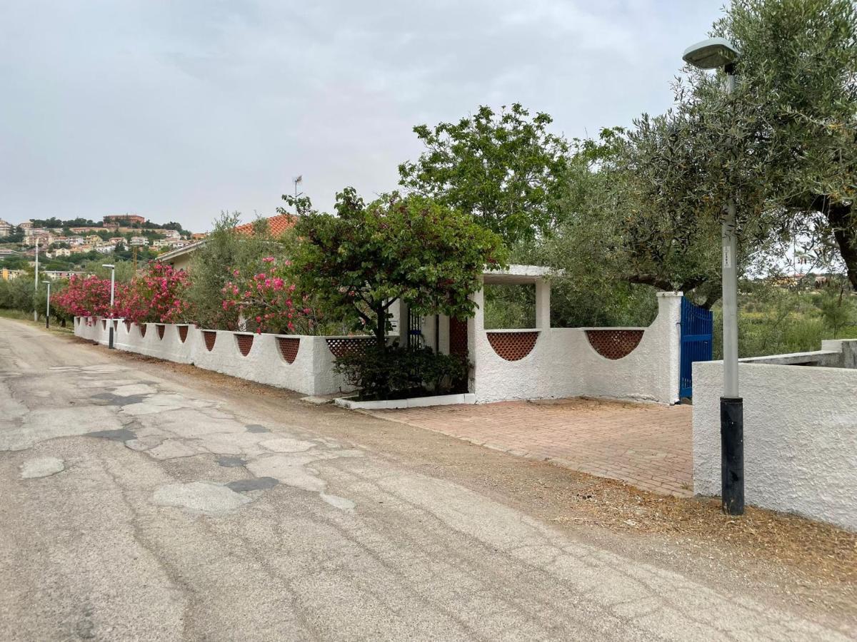 Il Giardino Degli Ulivi Villa Citta Sant'Angelo Exterior photo